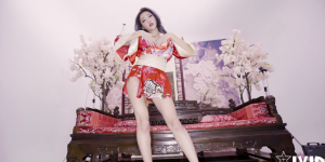 【EV女孩】最惹火「新年挑逗」影片！辣模浴衣滑落「Ｅ奶蹦出」，讓你鼻血狂噴！