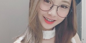 【EV女孩】亞洲大學高顏值女神！「神正女同學」嫩白長腿超吸睛，上圍還有兇猛突起！