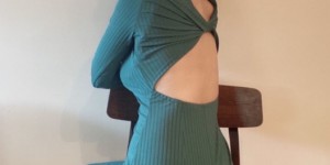 【EV扑克】45歲凍齡辣媽「激似22歲女兒」！男生搶約…1原因只拒小鮮肉