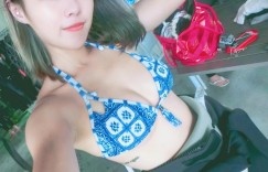 【EV女孩】英文老師竟然是內衣麻豆！「猛爆身材」攻擊力太強！這要學生怎麼認真？