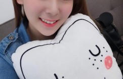 【EV女孩】高顏值正妹女神「Elaine 伊伊」，紅色低胸裝讓深溝蹦出了！