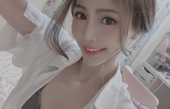 【EV女孩】海風狂拍正妹「傲人雙峰」，細腰與纖長玉腿更顯完美比例