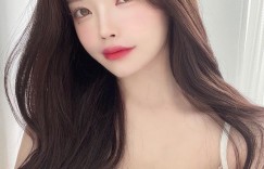 【EV女孩】脾氣壞壞的「高冷正妹老闆娘」，深V裝展現「超兇曲線」！