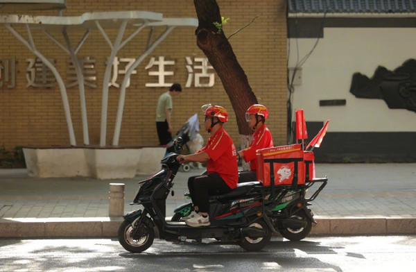 京东集团CEO:全职外卖骑手人均收入接近1.3万元 京东集团CEO:全职外卖骑手人均收入接近1.3万元