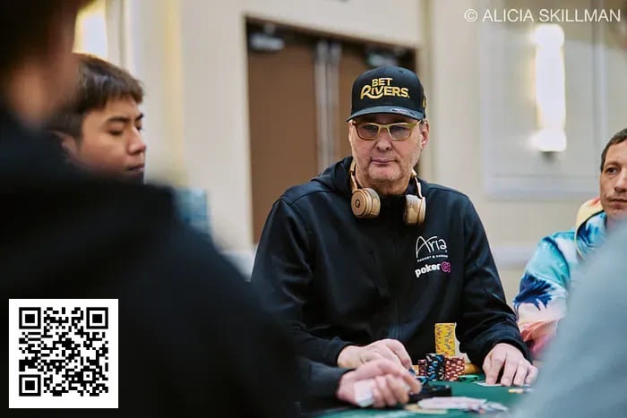 【EV扑克】惨遭唯一补牌绝杀淘汰,竟能含笑离场?这不像Hellmuth啊 | 主赛Day3