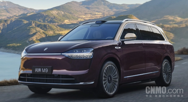 鸿蒙智行汽车 华为乾崑ADS智驾最新数据曝光:活跃用户数已达70万