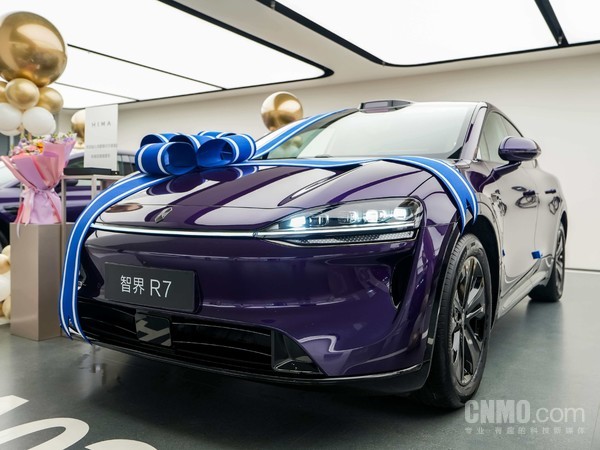 焕新版智界R7 一图看懂焕新智界R7如何选 可享至高64000元购车权益